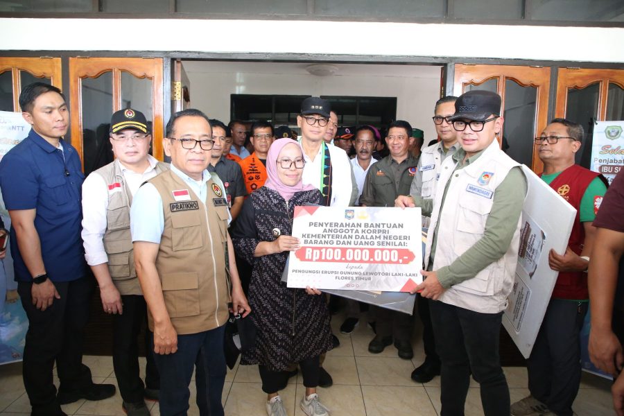 Wamendagri Bima Arya Dampingi Menko PMK Tinjau Pengungsi Erupsi Gunung Lewotobi