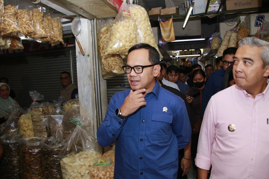 Cek Harga Pangan di Pasar Kosambi Bandung, Wamendagri Bima: Secara Keseluruhan Tidak Ada Gejolak Harga