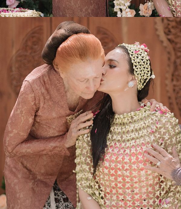Luna Maya Sungkem kepada Ibu dengan Kebaya Pink di Ubud