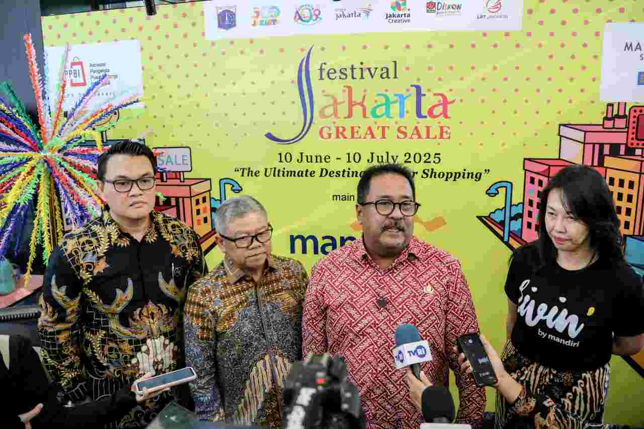 Wagub Rano Karno Resmi Tutup Festival Jakarta Great Sale 2025 di Mal Atrium Senen