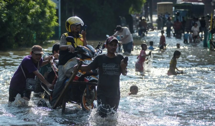 Banjir Rob Masih Rendam Kapuk Muara, Air Bertahan di Ketinggian 25-30 Cm